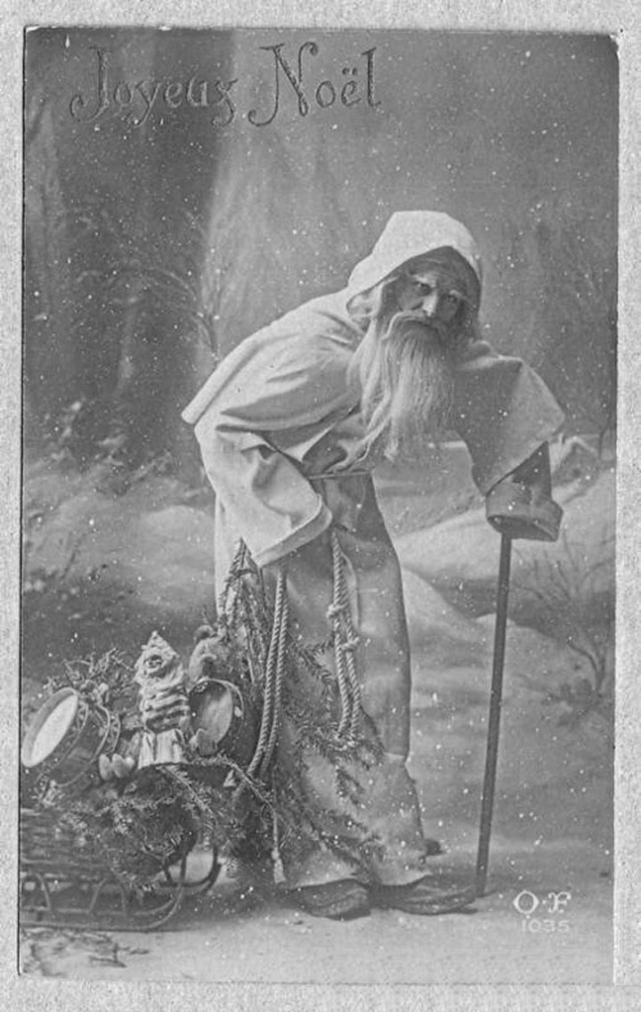 les-premiers-costumes-de-pere-noel-datant-du-siecle-dernier-sont-absolument-effrayantes3
