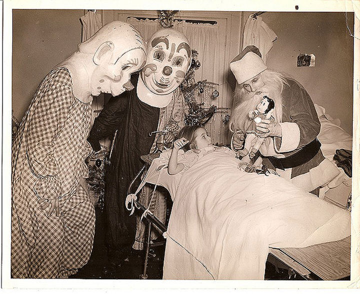 les-premiers-costumes-de-pere-noel-datant-du-siecle-dernier-sont-absolument-effrayantes30