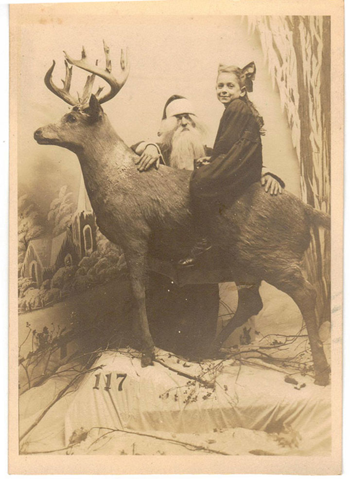 les-premiers-costumes-de-pere-noel-datant-du-siecle-dernier-sont-absolument-effrayantes5