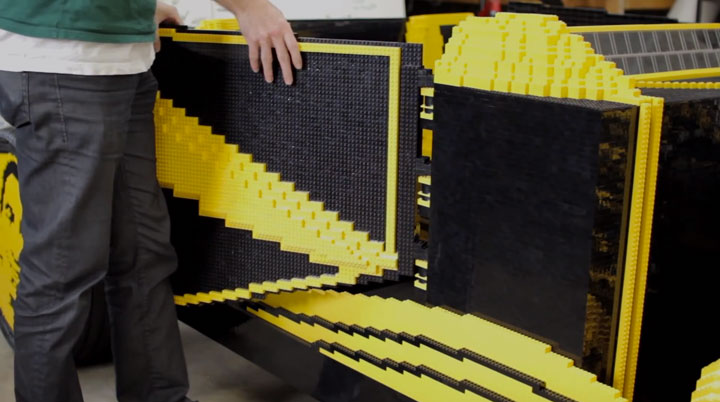 montez-a-bord-de-la-premiere-voiture-en-lego-fonctionnant-a-lair2