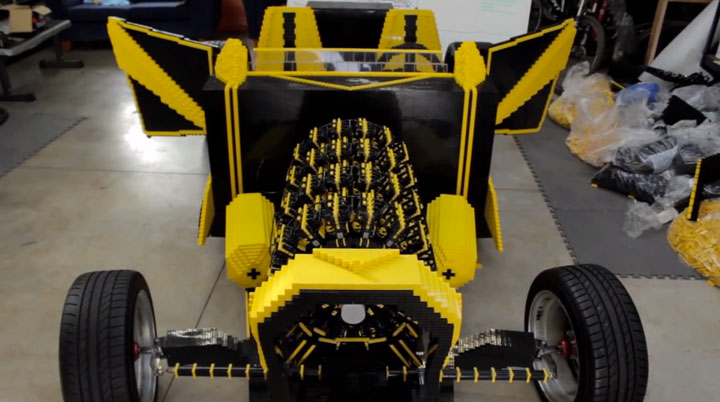 montez-a-bord-de-la-premiere-voiture-en-lego-fonctionnant-a-lair6