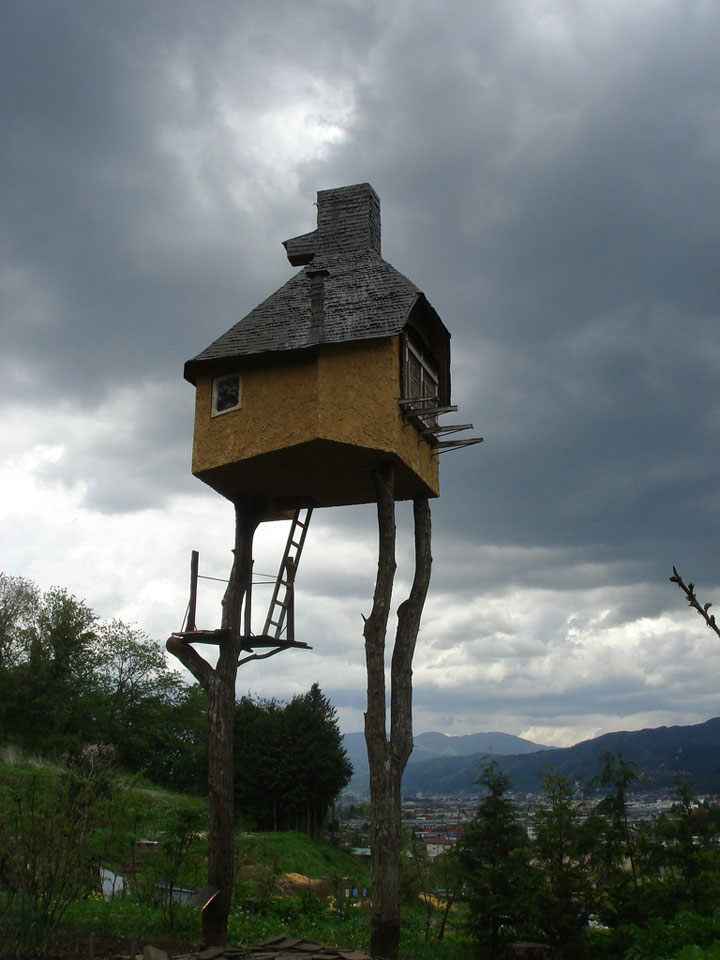 prenez-de-la-hauteur-avec-ses-somptueuses-maisons-perchees-dans-les-arbres66