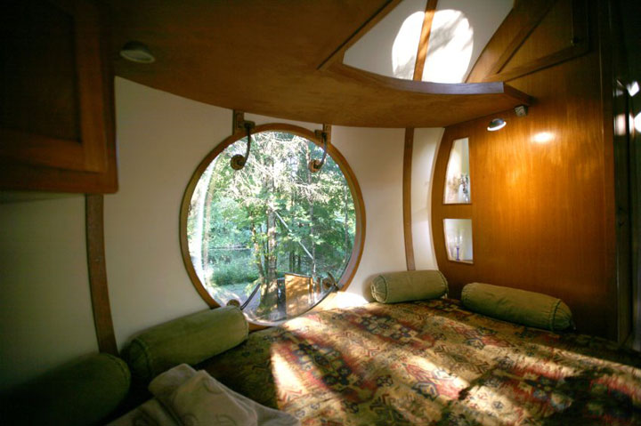 prenez-de-la-hauteur-avec-ses-somptueuses-maisons-perchees-dans-les-arbres67