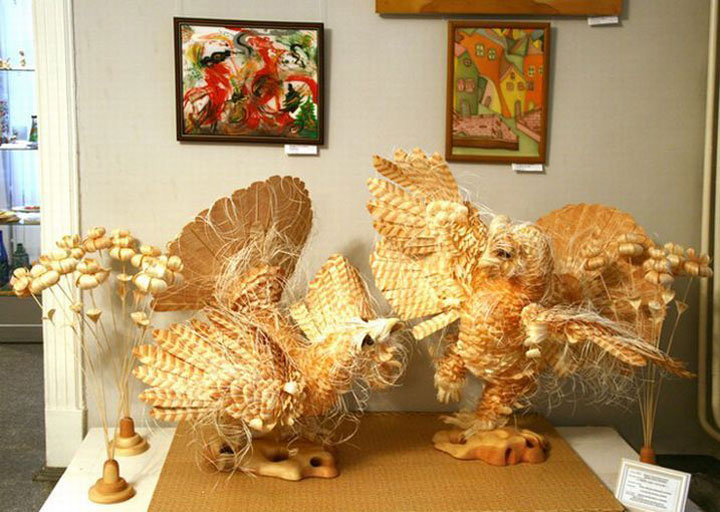 sergei-cree-de-magnifiques-sculptures-en-bois-danimaux-super-realiste21