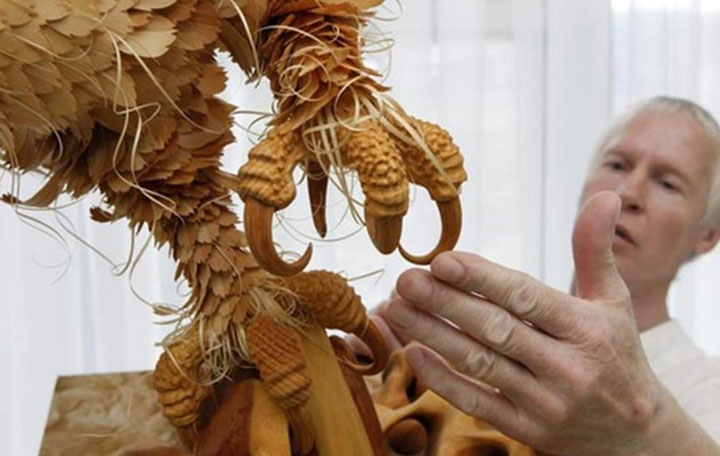 sergei-cree-de-magnifiques-sculptures-en-bois-danimaux-super-realiste22