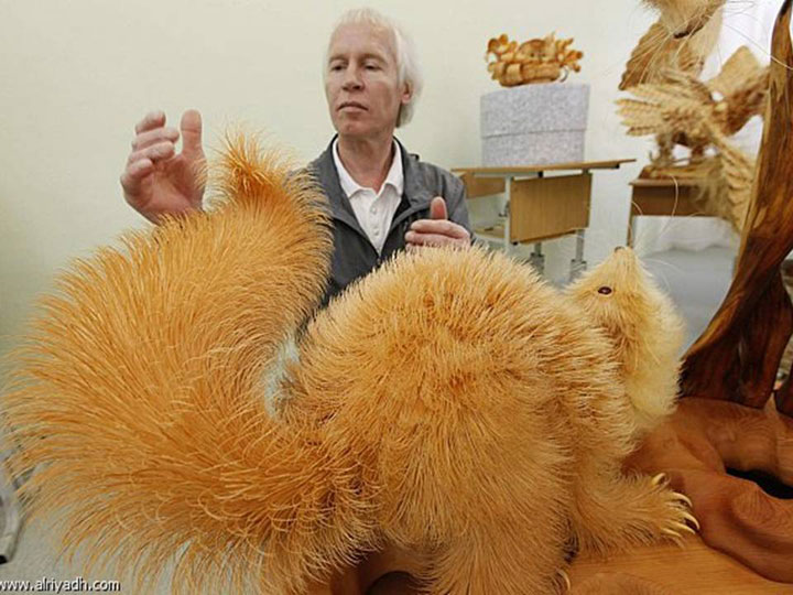 sergei-cree-de-magnifiques-sculptures-en-bois-danimaux-super-realiste8