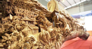 un-artiste-a-travaille-4-annees-pour-realiser-la-plus-spectaculaire-et-la-plus-longue-sculpture-en-bois-du-mondeUne