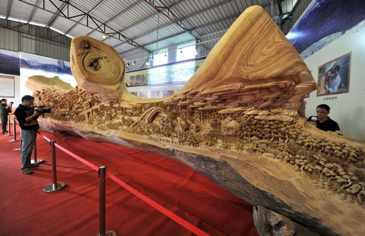 un-artiste-sculpte-le-tronc-dun-arbre-durant-4-ans-pour-en-faire-un-impressionnant-chef-doeuvre4