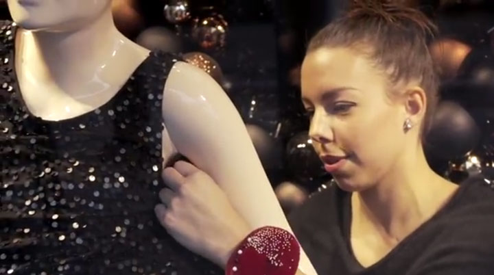 un-magasin-expose-des-mannequins-differents-en-vitrine-pour-prouver-que-la-beaute-est-universelle13