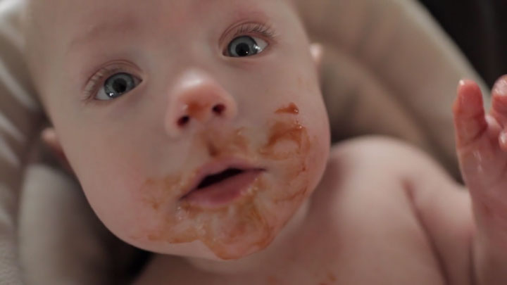 un-pere-immortalise-la-premiere-annee-de-la-vie-de-son-fils-premature-dans-une-video-absolument-craquante18