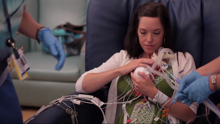 un-pere-immortalise-la-premiere-annee-de-la-vie-de-son-fils-premature-dans-une-video-absolument-craquante3