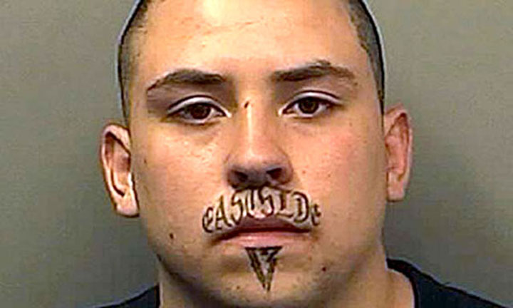 18-tatouages-faciaux-completement-wtf-qui-en-disent-long-sur-ces-personnes14