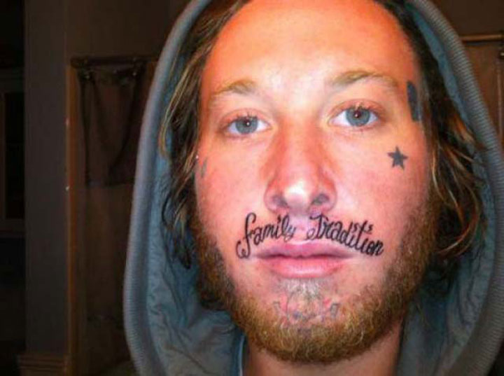 18-tatouages-faciaux-completement-wtf-qui-en-disent-long-sur-ces-personnes16