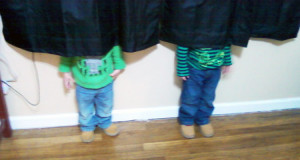 20-enfants-tres-forts-a-cache-cache-une