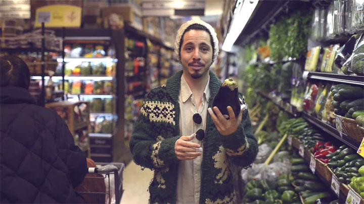 ce-musicien-ingenieux-reprend-une-celebre-chanson-de-massive-attack-avec-des-fruits-et-des-legumes1