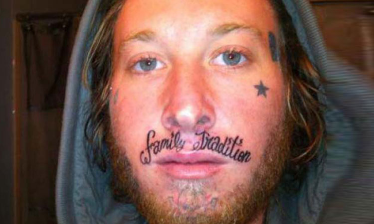 cette-serie-de-tatouages-faciaux-completement-dejantes-en-dit-long-sur-ces-personnesUne