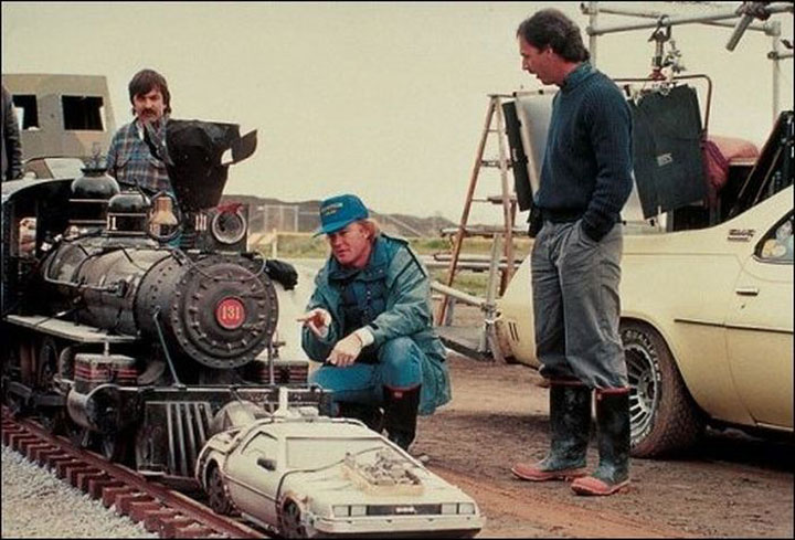 entrez-dans-les-coulisses-du-film-culte-retour-vers-le-futur-a-travers-ces-42-photographies-inedites1