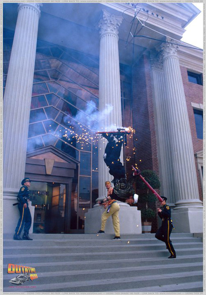 entrez-dans-les-coulisses-du-film-culte-retour-vers-le-futur-a-travers-ces-42-photographies-inedites16