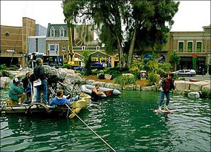 entrez-dans-les-coulisses-du-film-culte-retour-vers-le-futur-a-travers-ces-42-photographies-inedites24