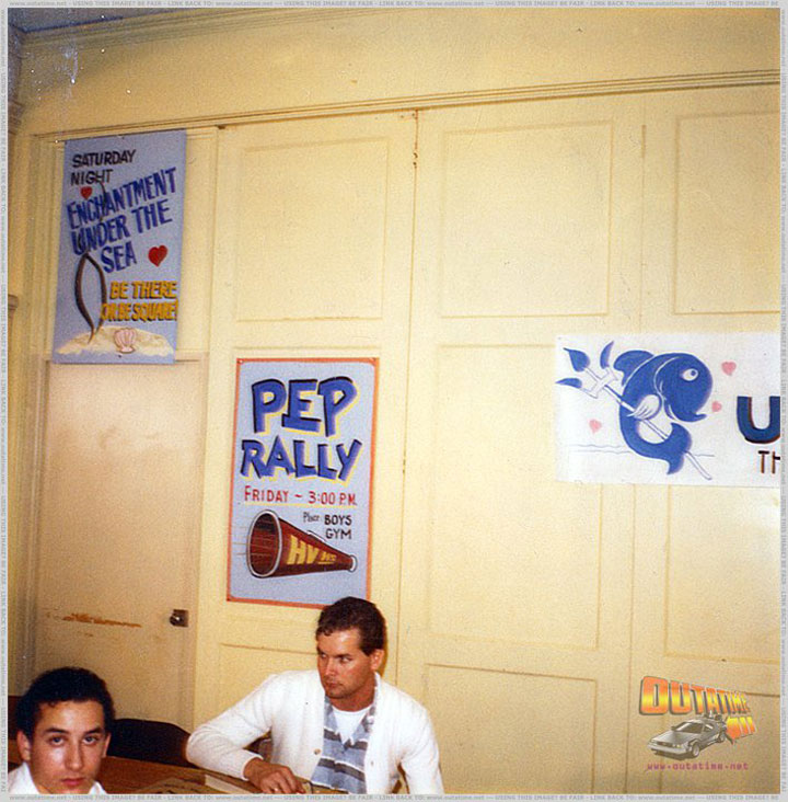 entrez-dans-les-coulisses-du-film-culte-retour-vers-le-futur-a-travers-ces-42-photographies-inedites31