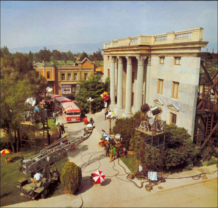 entrez-dans-les-coulisses-du-film-culte-retour-vers-le-futur-a-travers-ces-42-photographies-inedites42