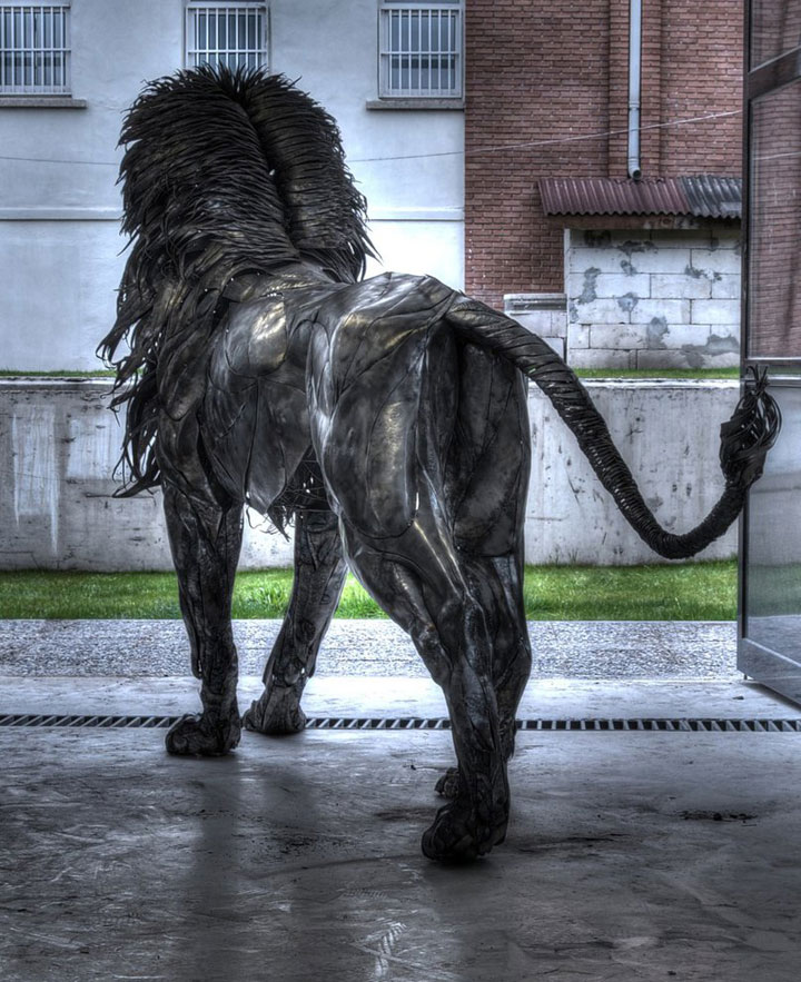 metal-lion-sculpture2