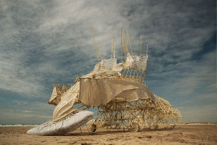 ces-formidables-creatures-cinetiques-se-deplacent-de-facon-autonome-a-la-seule-force-des-vents7