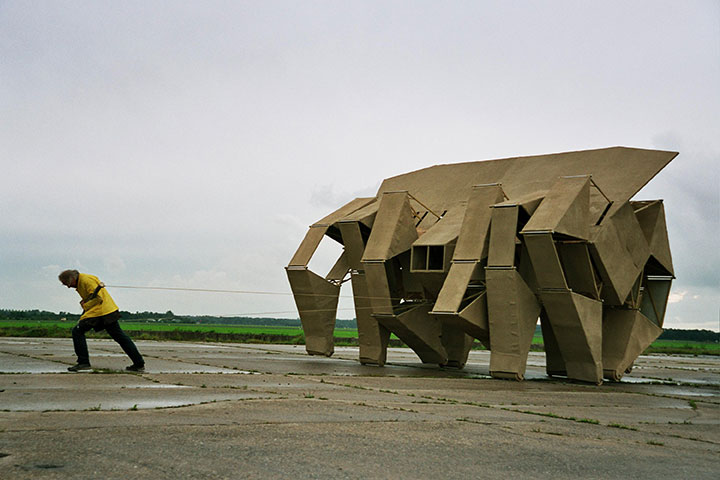 des-creatures-fantastiques-se-deplacent-grace-au-ven2