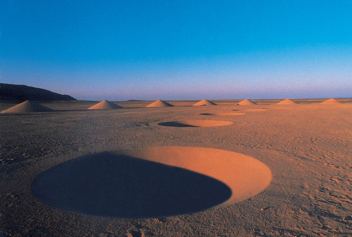immenses-oeuvres-dans-le-sahara1