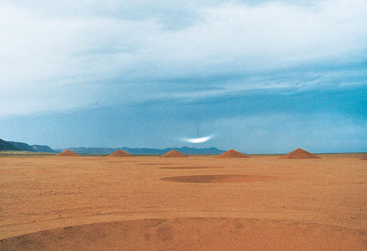 immenses-oeuvres-dans-le-sahara14