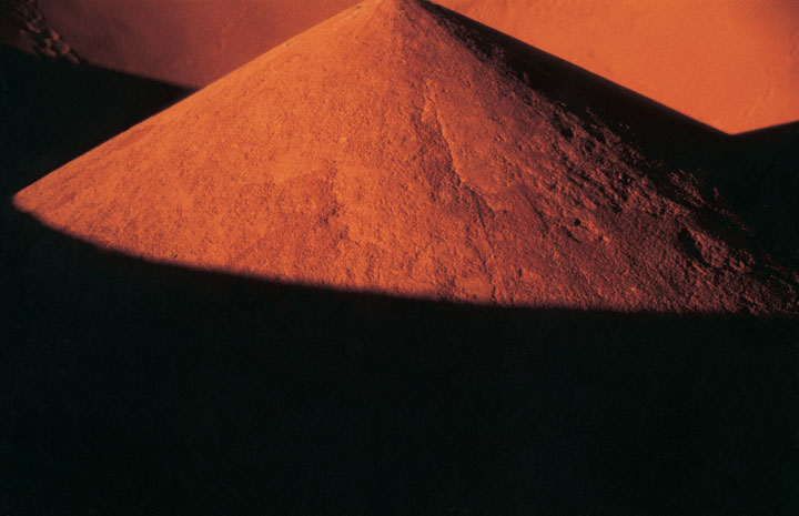 immenses-oeuvres-dans-le-sahara18