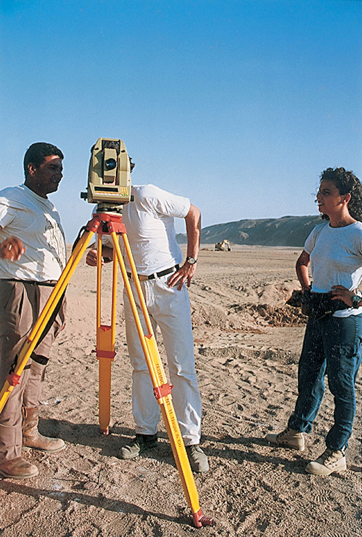 immenses-oeuvres-dans-le-sahara32