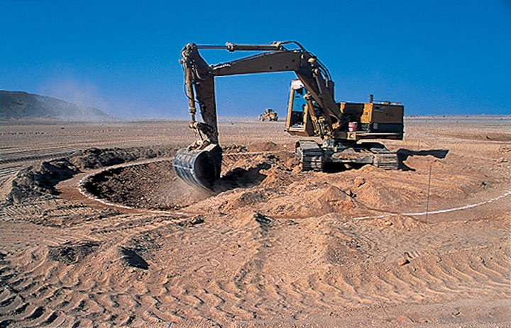 immenses-oeuvres-dans-le-sahara44
