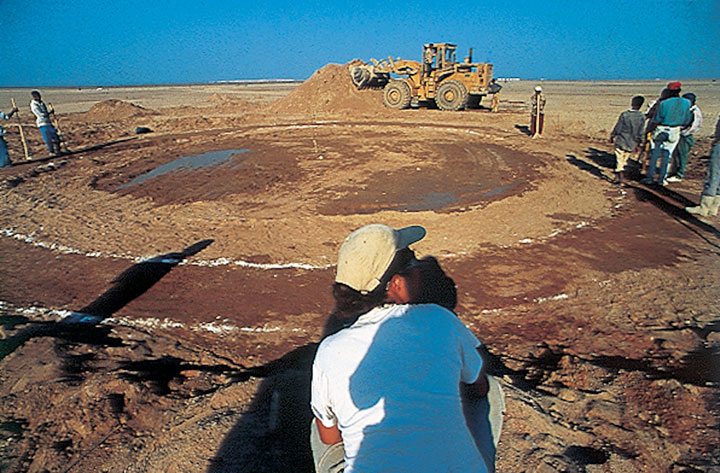 immenses-oeuvres-dans-le-sahara45