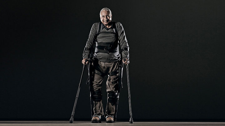 une-femme-marche-a-nouveau-grace-a-un-exosquelette-imprime-en-3d1