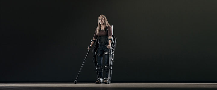 une-femme-marche-a-nouveau-grace-a-un-exosquelette-imprime-en-3d5