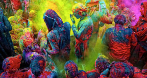 15-magnifiques-photographies-du-festival-des-couleurs-celebre-en-inde-pour-feter-larrivee-du-printemps-une