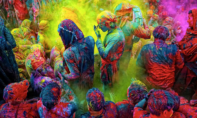15-magnifiques-photographies-du-festival-des-couleurs-celebre-en-inde-pour-feter-larrivee-du-printemps-une