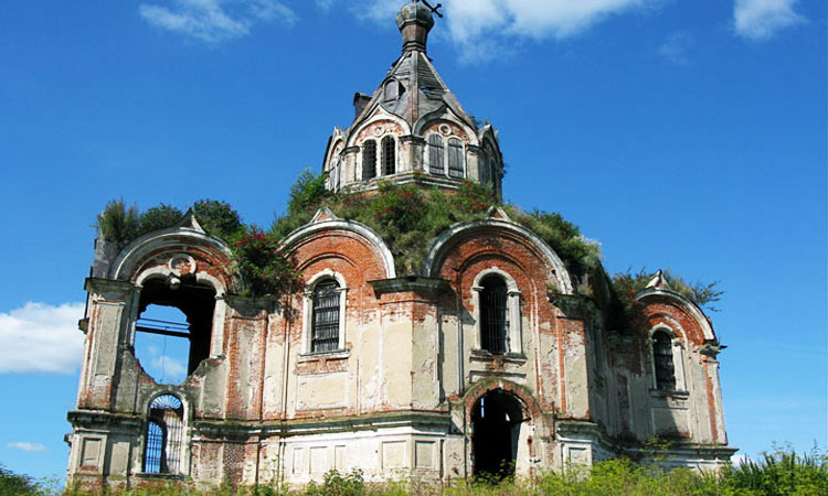 28-eglises-abandonnees-a-travers-le-monde-sur-lesquelles-la-nature-a-repris-ses-droits-une