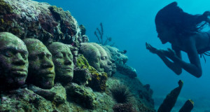 decouvrez-lincroyable-paysage-marin-de-cet-artiste-qui-plonge-ses-sculptures-au-fond-de-locean-une