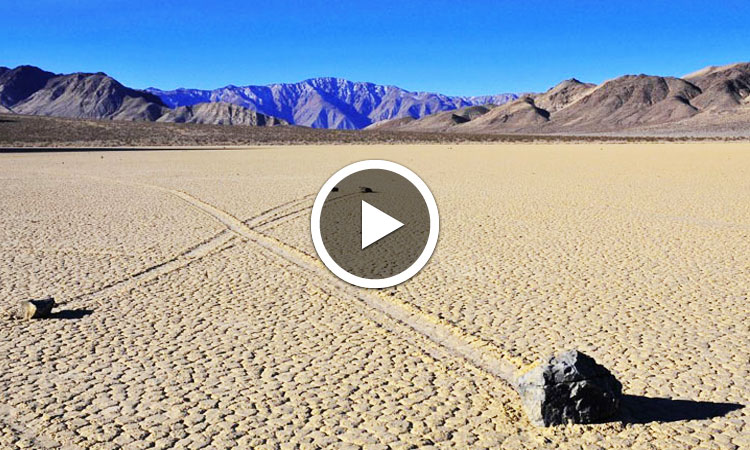 des-scientifiques-pensent-avoir-resolu-le-mystere-des-pierres-qui-se-deplacent-seules-dans-la-vallee-de-la-mortune