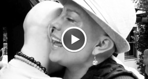 une-amitie-extraordinaire-11-femmes-se-rasent-la-tete-pour-prouver-leur-amour-a-leur-amie-atteinte-dun-cancer-une