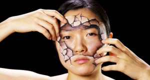 une-artiste-japonaise-se-sert-du-corps-humain-comme-dune-toile-pour-peindre-dincroyables-illusions-doptiques-une