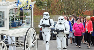 enfant-4-enterrement-star-wars-une