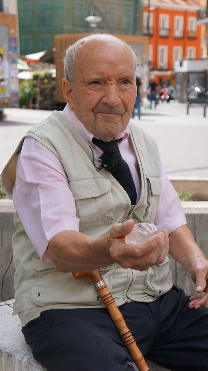 fini-le-plastique-grace-a-ooho-vous-pourrez-manger-de-leau-sans-la-bouteille3