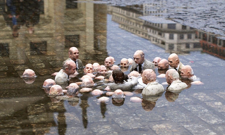 isaac-realise-des-sculptures-criantes-de-verite-qui-denoncent-le-comportement-des-hommes-au-sein-de-notre-societe-une