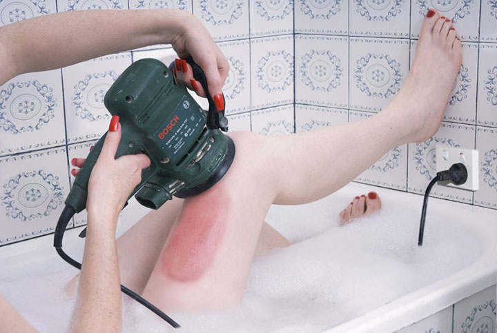 pression-sur-le-corps-des-femmes12