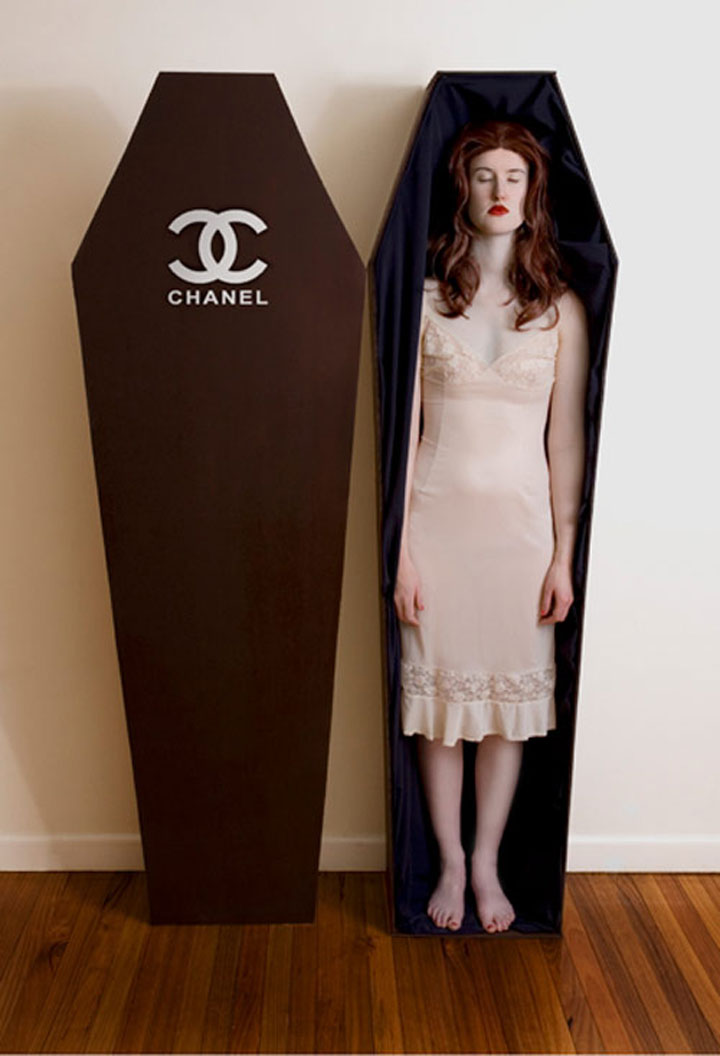 pression-sur-le-corps-des-femmes6