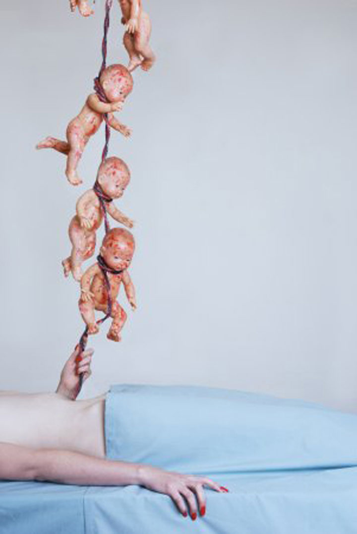 pression-sur-le-corps-des-femmes7