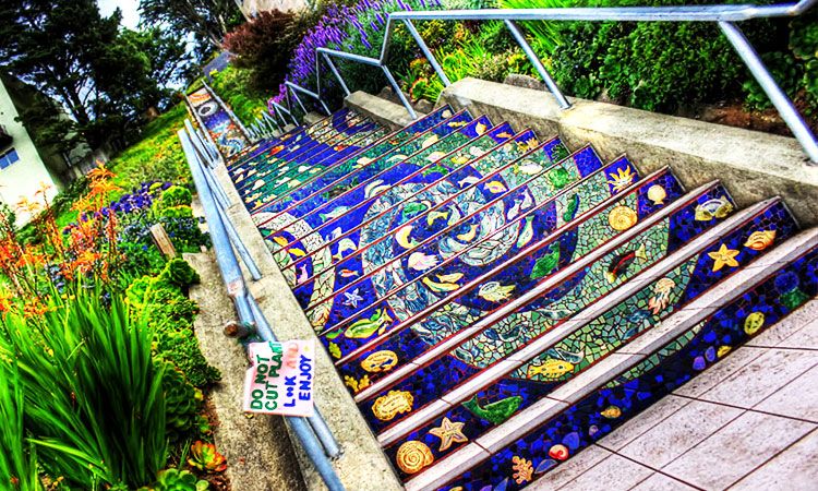 escalier-couleurs-monde-decoration-art-une